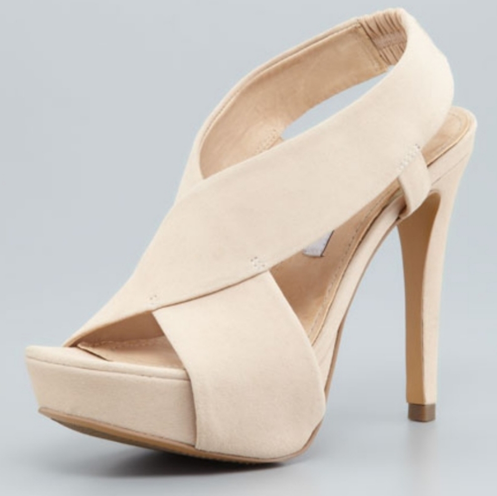 Diane Von Furstenberg Nude Suede Zia Pump